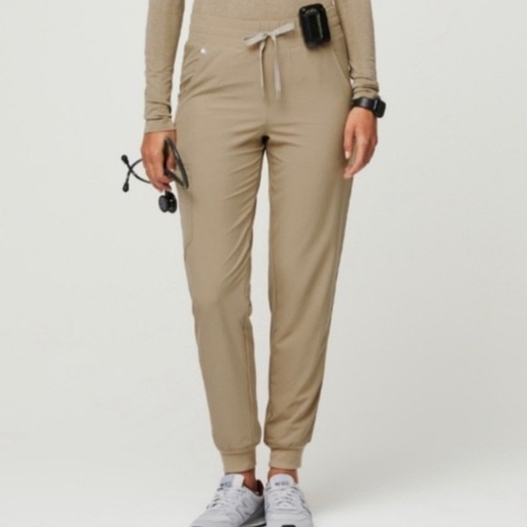 Figs Zamora High Waisted FIONLITE Lined Tan Jogger Scrub Pants size XS - Picture 2 of 16